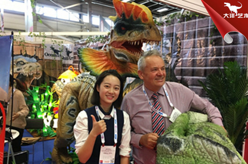 ����չ��