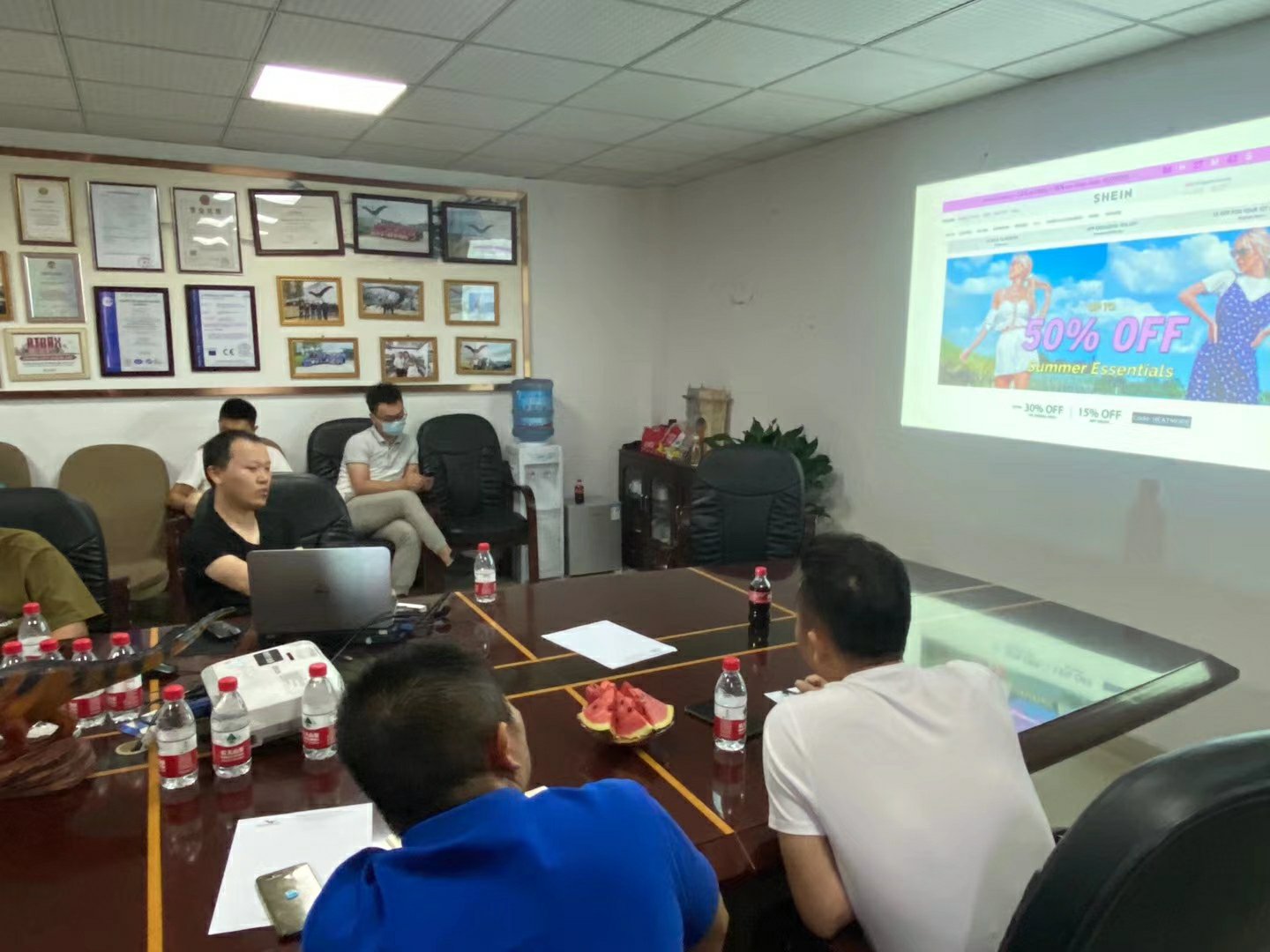 �Ĵ���ó��ҵ���½����˶�